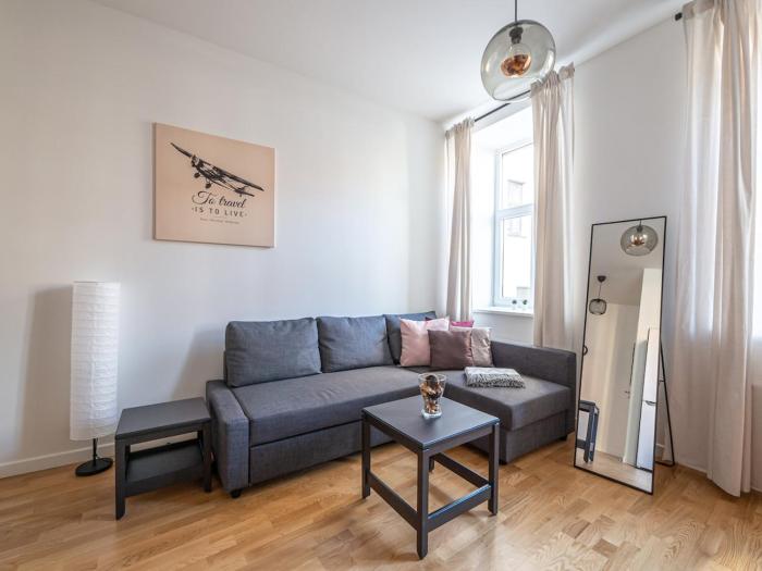 Best Location in Town, SmartTV, Netflix and Cable - Charming Retreat by Innorental