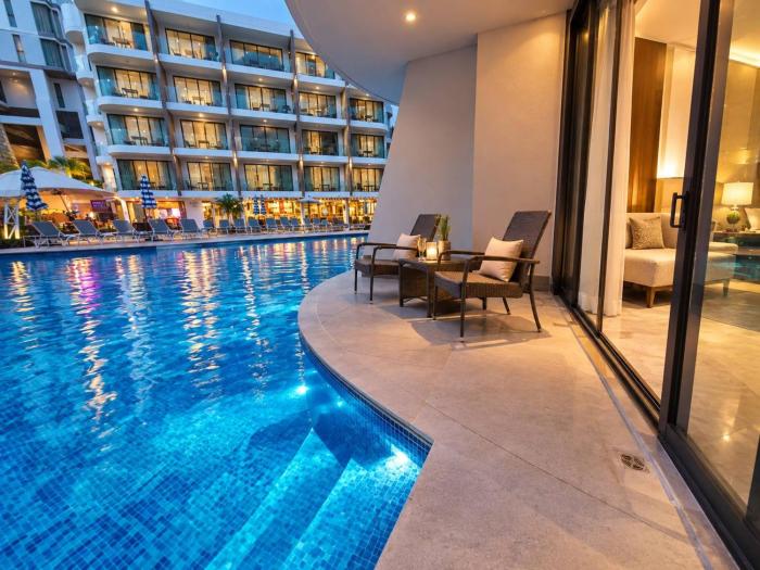 Premier Pool Access Residence, Tri Trang beach