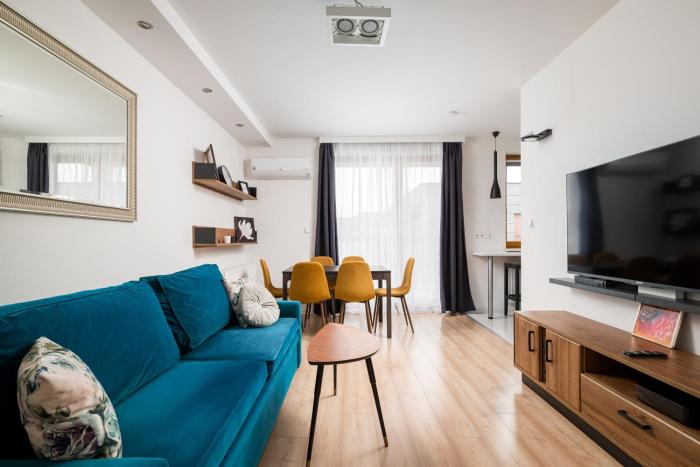 Siekierki Serene Apartment by BookingHost