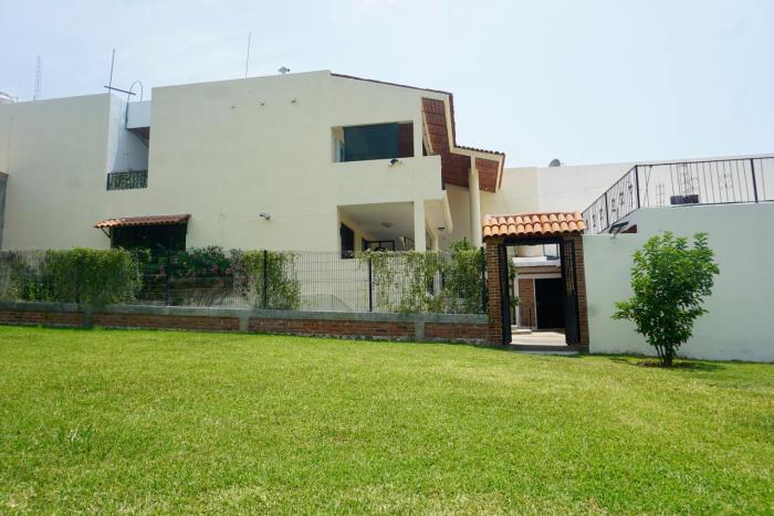 Casa Lago de Luz