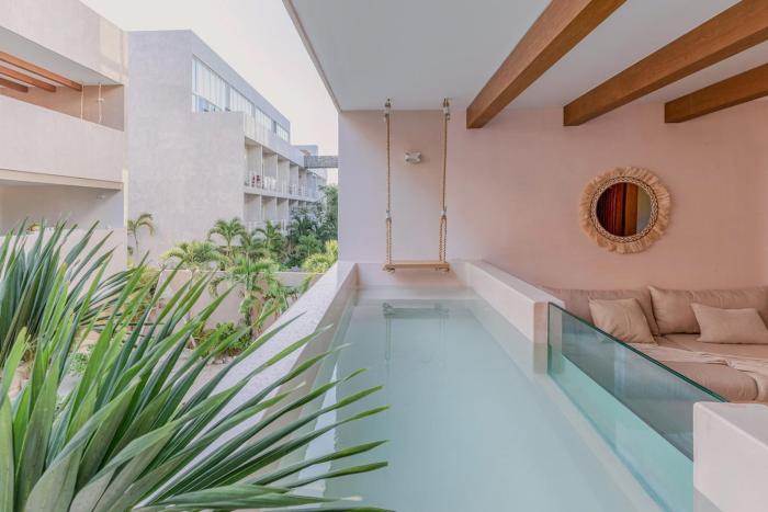 Luxury Retreat with Private Pool and Premium Amenities Close to the Beach