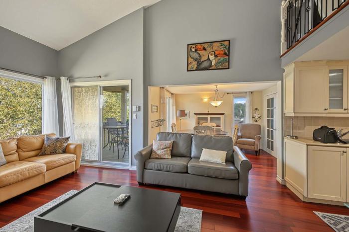 Magog Merry D301 Lake Memphremagog Condo Beach & Indoor Pool