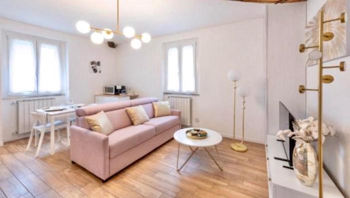 Lora luxury Suite 5, free private parking, self check in, air conditioner
