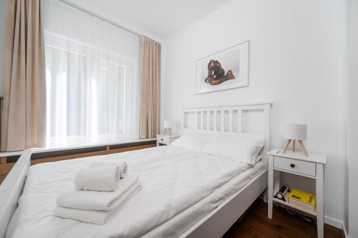 Manufaktura Cosy Apartment by BookingHost