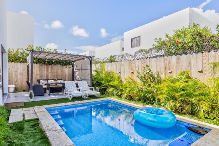 Tropical villa with Pool & Jacuzzi near beaches