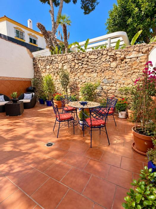 2 bedrooms and 2 suny terraces