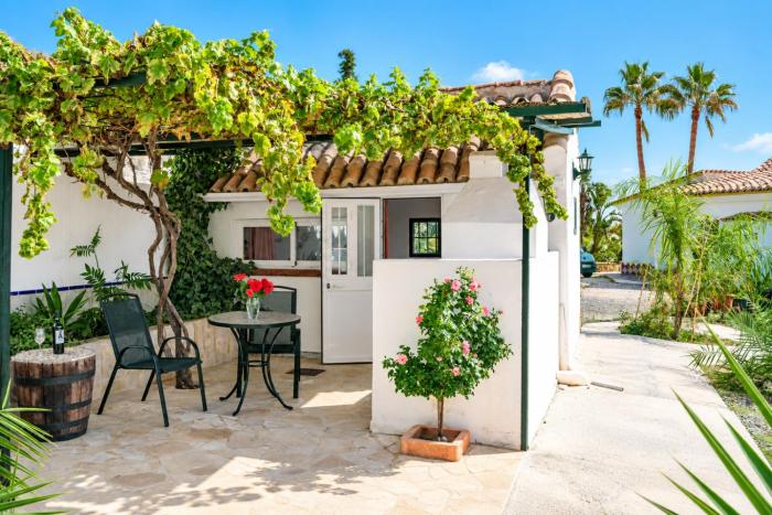 Tiny house 12m2 "ANTON PIECK" in holiday park with 55 m2 pool
