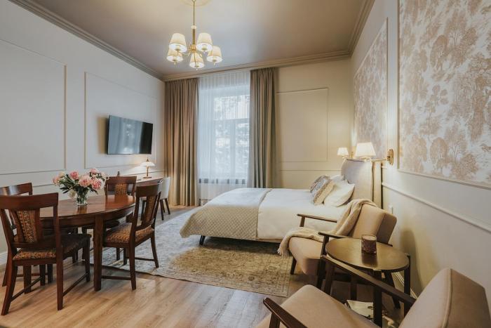Beige Chic Studio