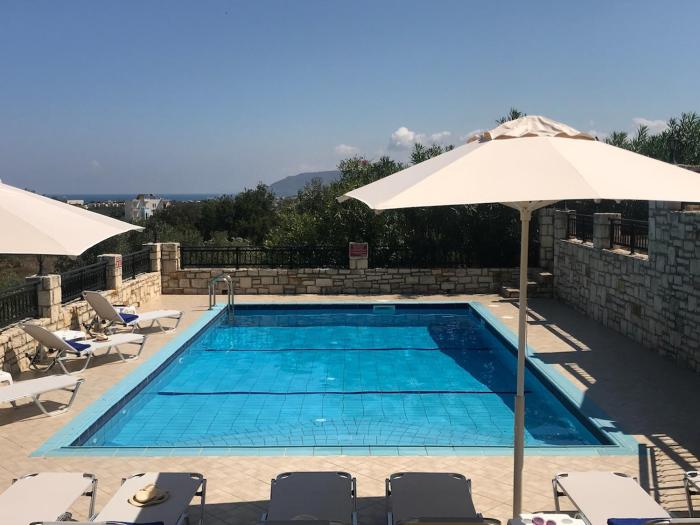Beautiful, spacious villa with pool and sea view