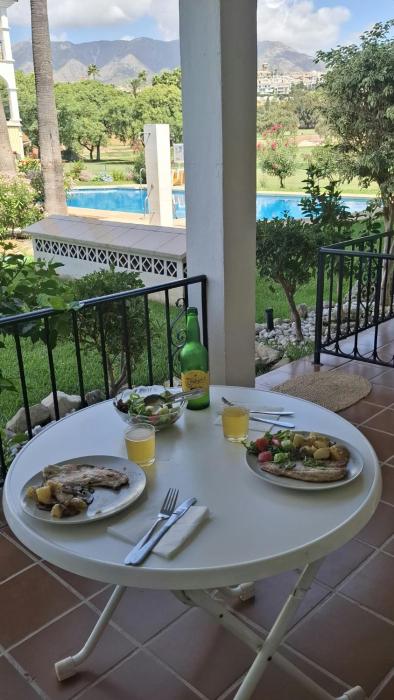 Bright apartment near swimming pool and golf course