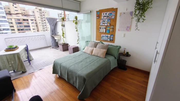 Room in a private apartment with bathroom and terrace Miraflores
