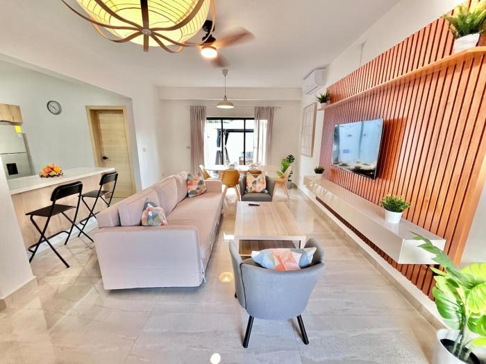 New villa, private pool & jacuzzi near beaches