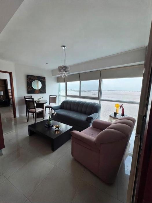 Departamento vista al rio con piscina, jacuzzi y gym