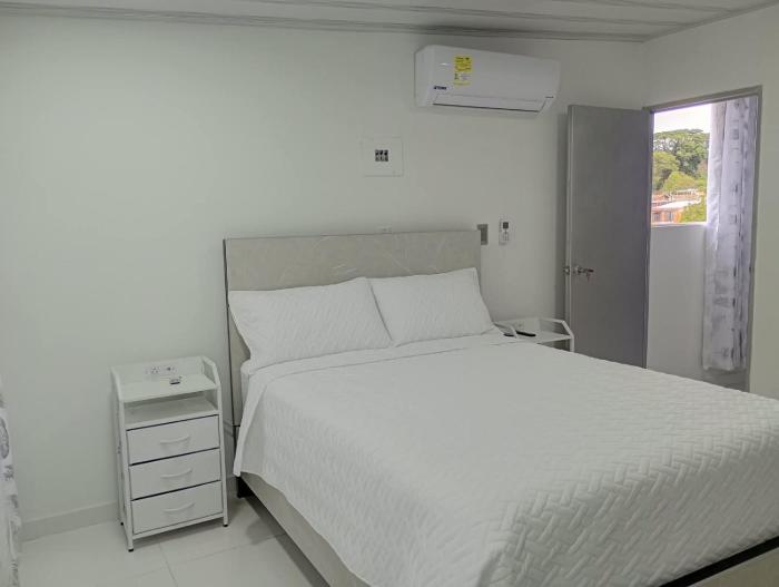 Apartaestudio Moderno con Aire Acondicionado, WiFi 900MB y Código de Acceso