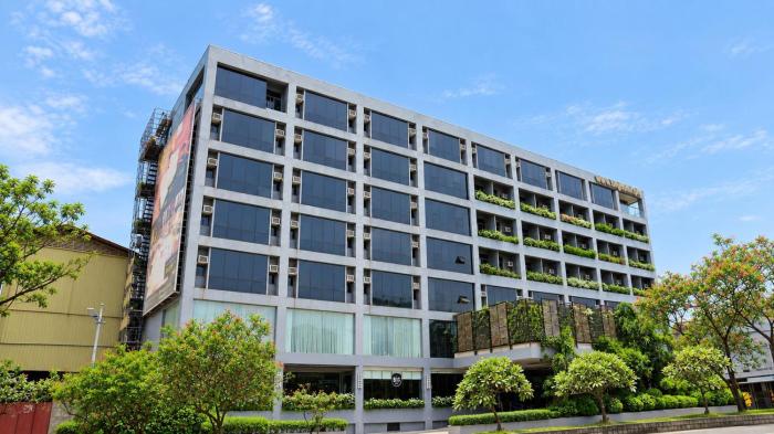 Big Hotel