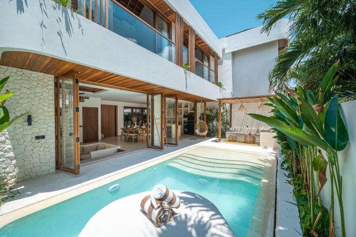 Villa Paraiso - Chic 2BR Escape Near the Beach