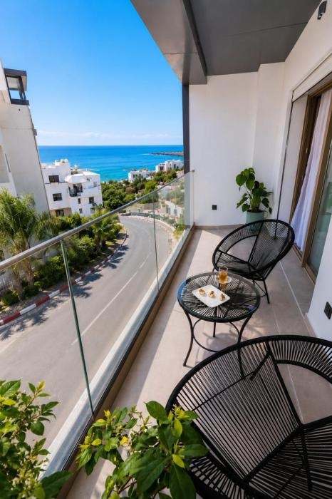 Beautiful Sea View Apartment with Private Balcony