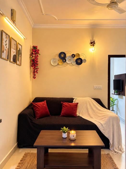 The Zoria House 2bhk Near Airport & Patrika Gate