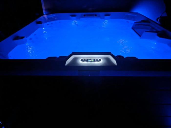 Tyson House Jakuzzi Mikrevo