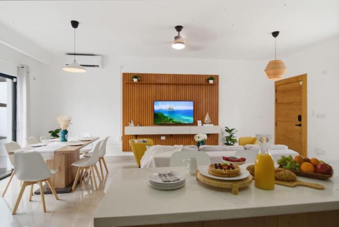 Villa with heated pool & jacuzzi, near beaches