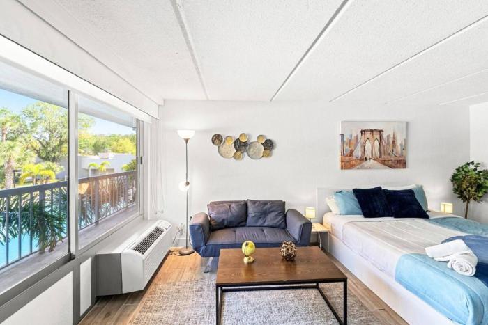 Resort Studio Near Disney with Pool and Gym
