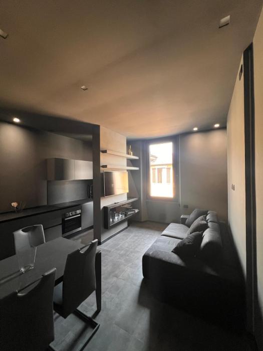 The Grey House - stylish 2BD apartment in Milan