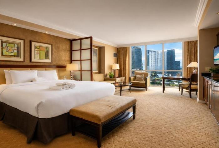 32nd Floor MGM Signature 2BR Combo High-Floor Views No Resort Fees