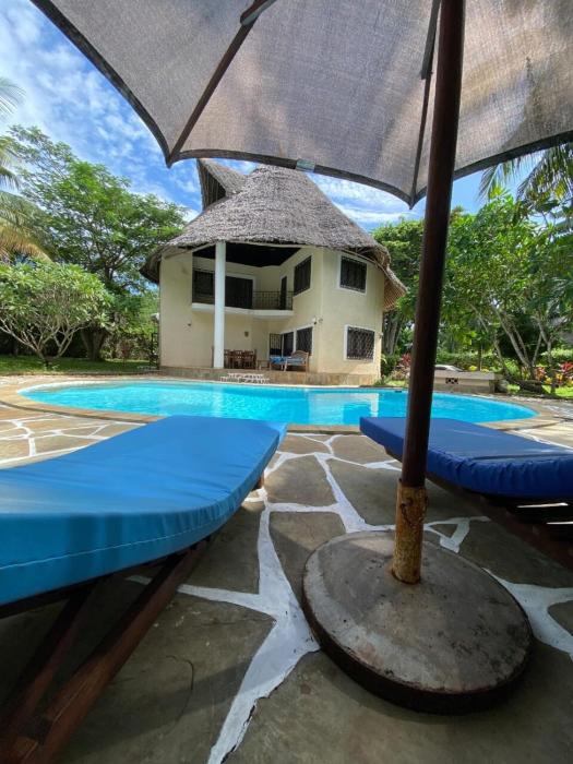 Ace Beach House - Own compound