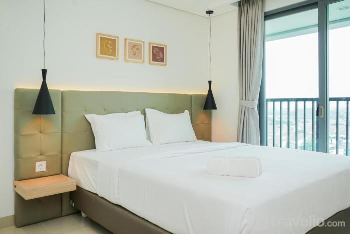 Comfort and Minimalist Studio at Embarcadero Bintaro Apartment By Travelio