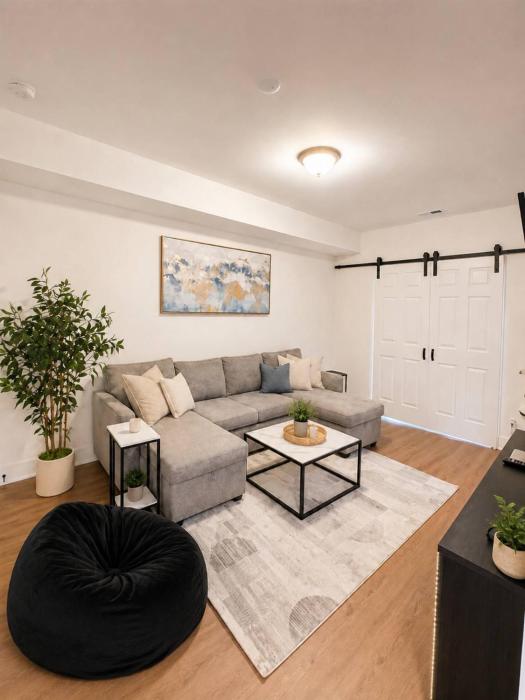 2BR,1BA WiFi Parking Full Kitchen