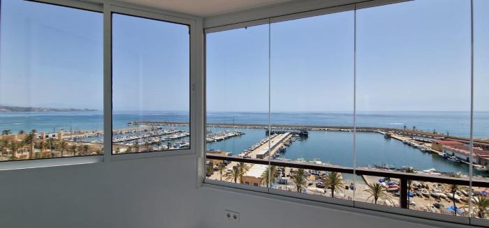 Las Palmeras - Seafront Apartment for 6 with Glazed Terrace and Marina Views