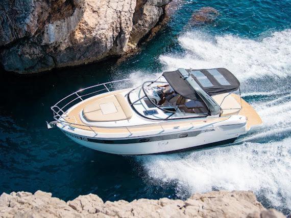 Motor yacht Simba