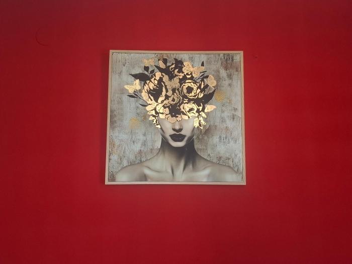 Apartman Red wall