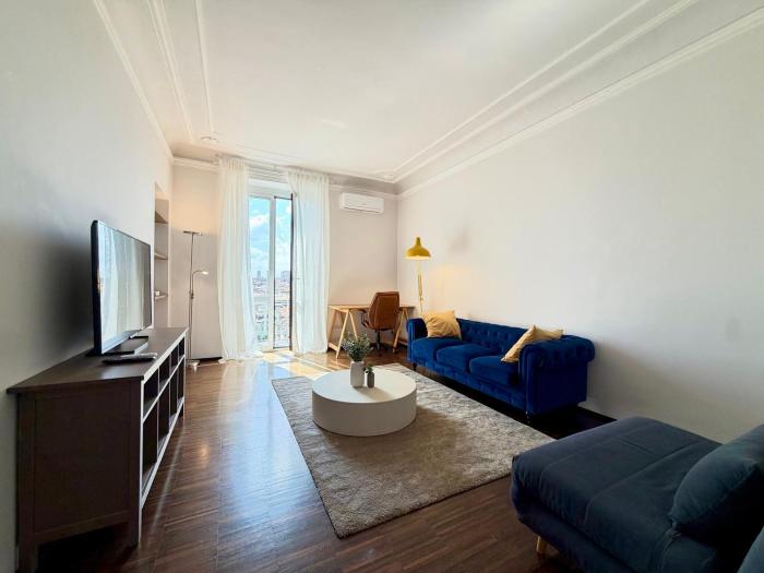 Classic Milanese Home with Balcony & City Views