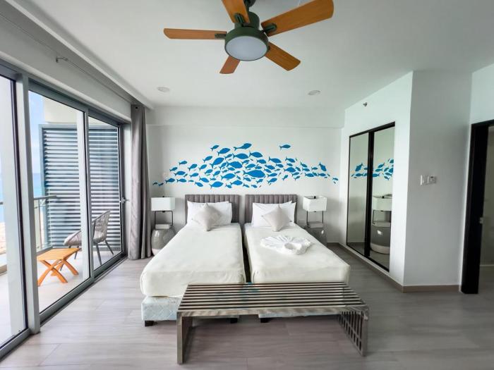 Blue Ocean -A Sky Harbour Oceanfront Twin Suite