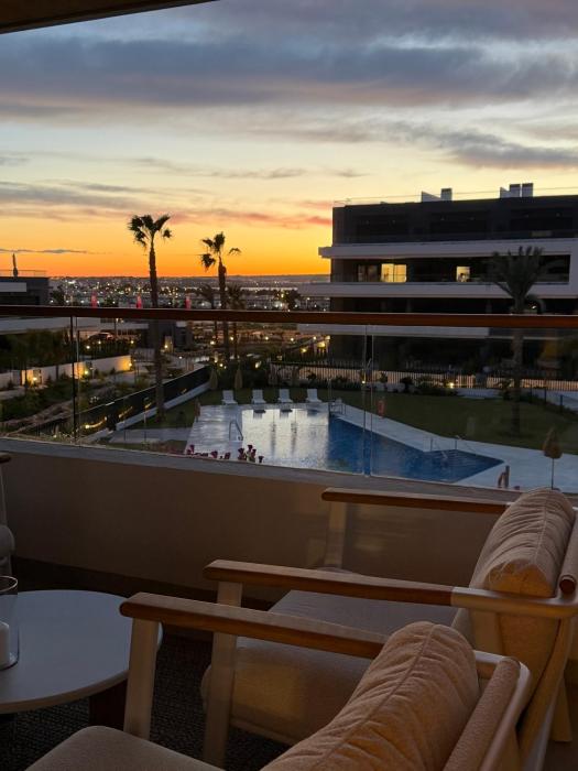 CasaBlanka Boutique Apartment, Pool & Sunset Terrace, Torrevieja