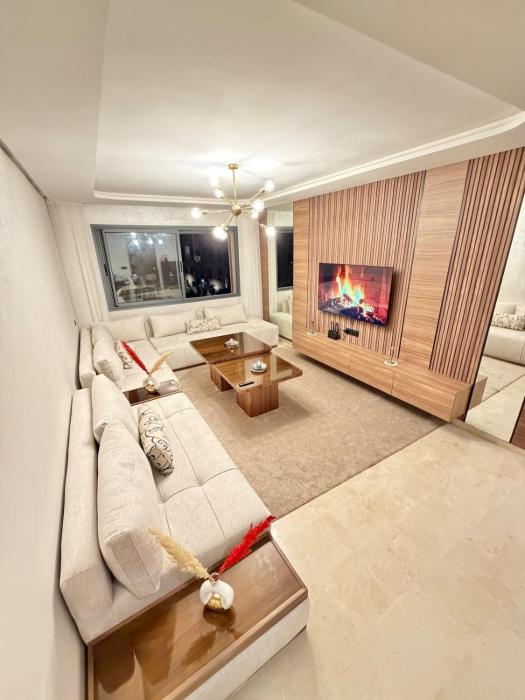 Modern apartment with jacuzzi & fitness