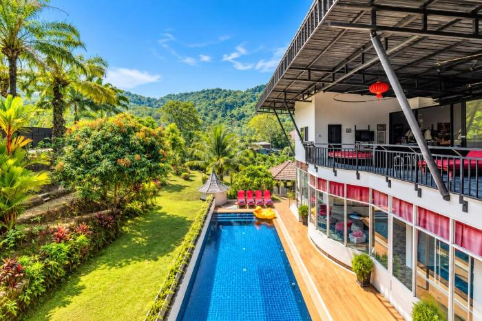 Luxurious 10-Bedroom Villa with Private Pool in Chalong, Phuket