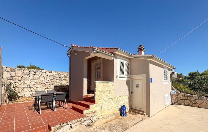 1 Bedroom Amazing Home In Tribunj