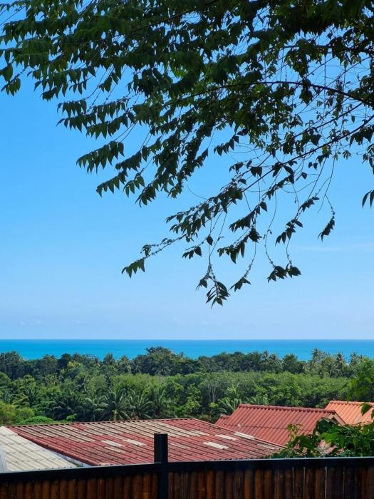 Cosy Hillside Bungalow with Sea View in Koh Lanta