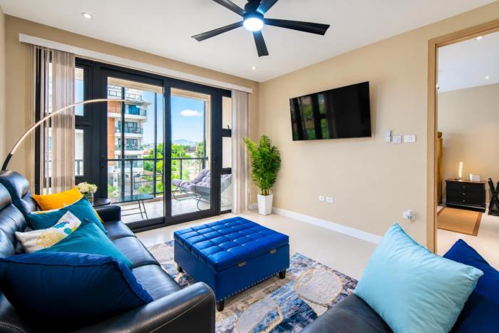 Suite Sunshine 1BR with Balcony Views Pool Gym 24hr Security