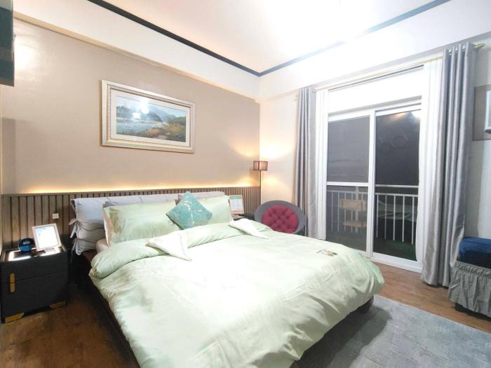 comfy studio type condo near airport