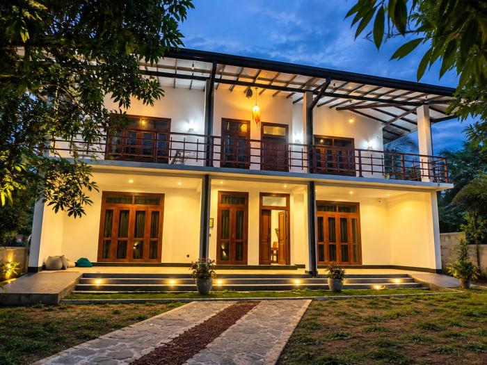 Coco Breeze 4BR Private Family Villa in Ahangama