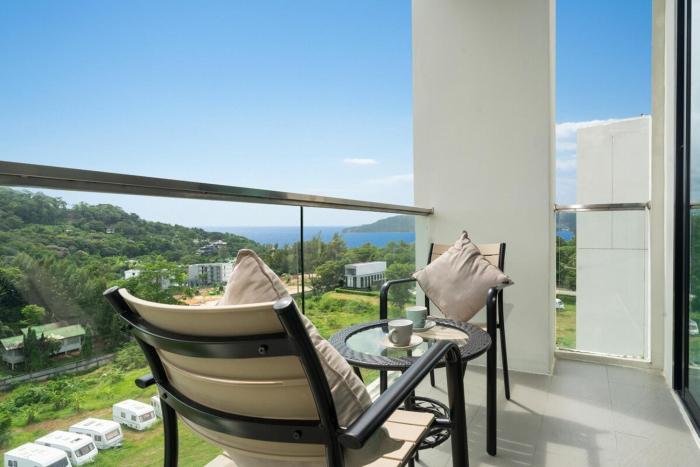 Seaview room and sunset on 7th floor, Patong