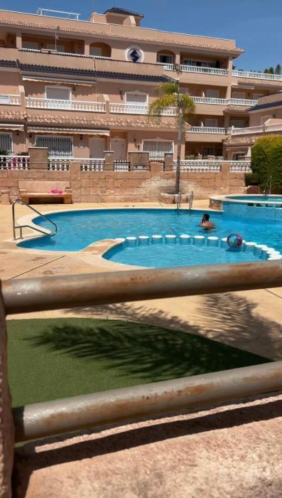 Bungalow avec piscine couverte et chauffée