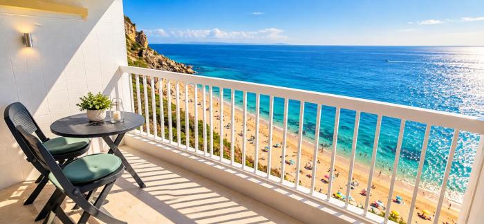 Endless Summer Sesimbra Beachfront Apartment with Sea View