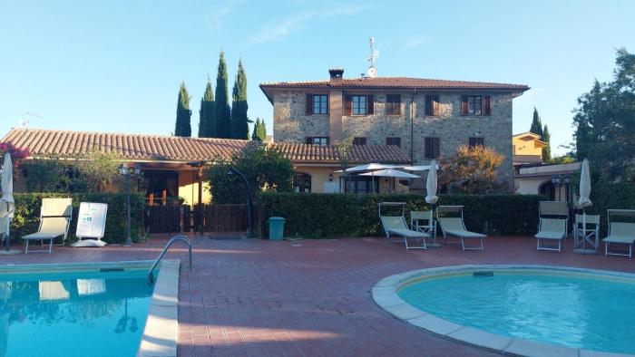 Borgo Pomaia Resort Tuscany - Apartament, Pools, Restaurant & Tuscan View
