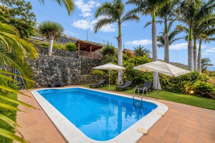 GuestReady - Villa Pool Sea Views