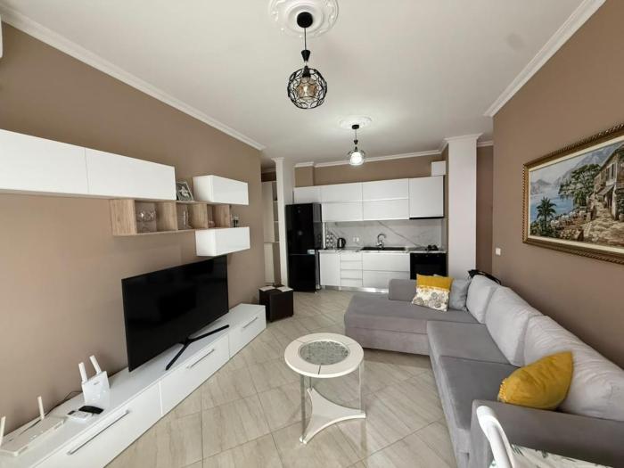 Cozy 2-Bedroom Apartment Near the Beach