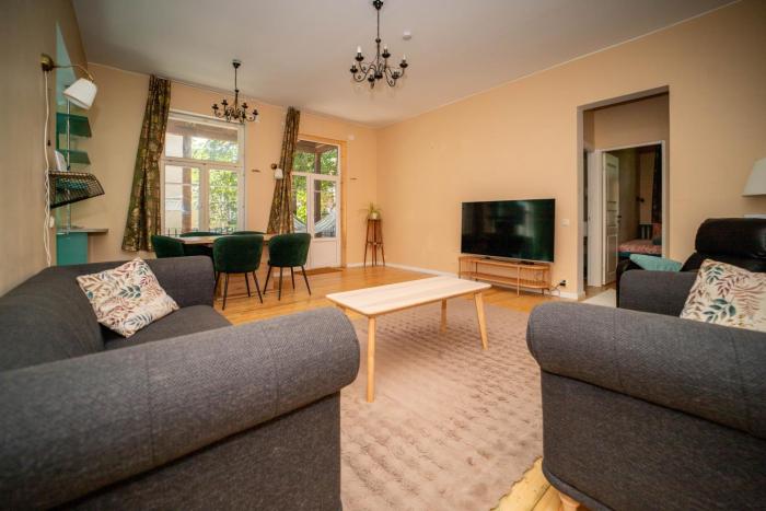 Family 3Bdr Apartment with a Terrace in Kadriorg